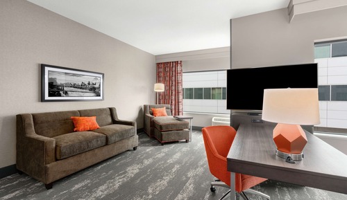 Deluxe Room, 1 King Bed, Accessible, Corner