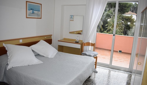 Single Room, Sea View