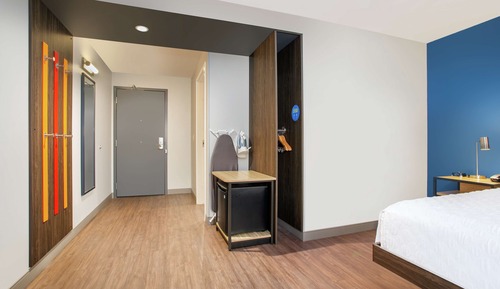 Room, 1 King Bed, Accessible, Bathtub