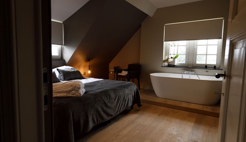 Deluxe Room, Bathtub