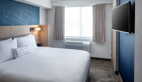 Studio Suite, 1 King Bed (Mobility Accessible, Roll-In Shower)