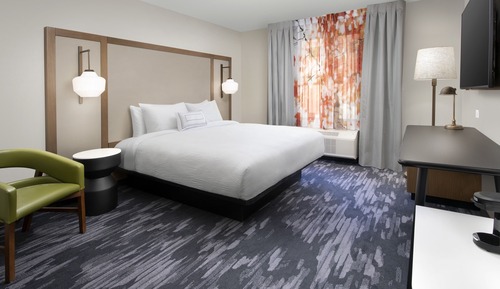 Room, 1 King Bed (Mobility/Hearing Access, Roll-In Shwr)