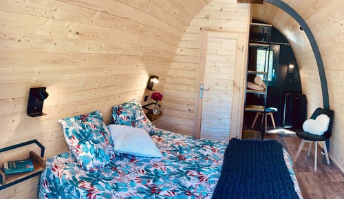 Double Room, 1 Queen Bed, Non Smoking, Private Bathroom
