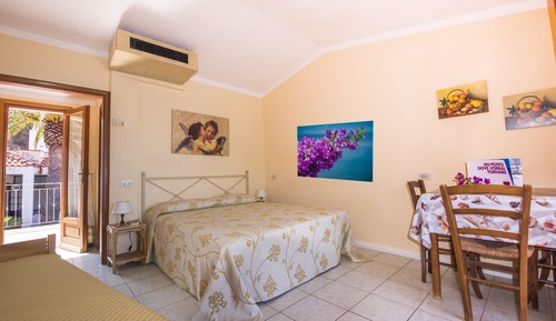 Studio, Kitchenette