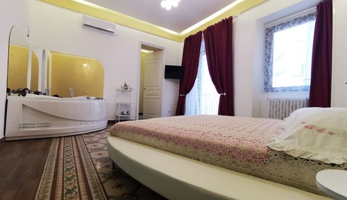 Royal Suite, Courtyard View