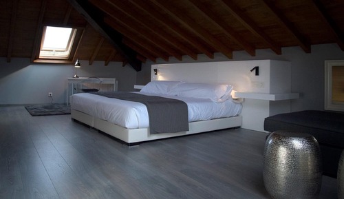Deluxe Suite (A Dona e A Moura)