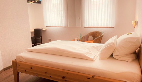 Economy Double Room (140cm bed)
