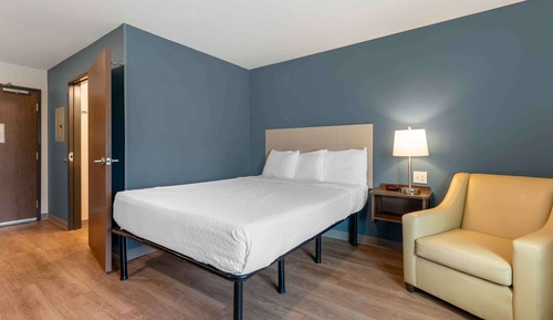 Standard Studio, 1 Queen Bed, Non Smoking, Refrigerator & Microwave