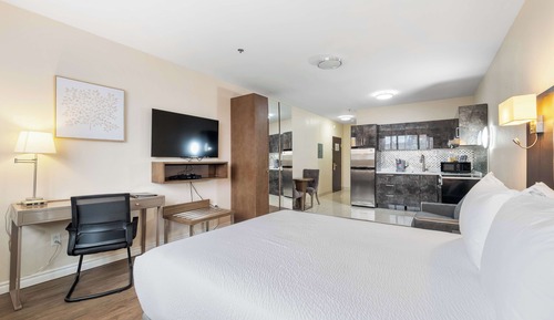 Standard Room, 1 Queen Bed, Non Smoking, Kitchen (Larger Room, Full Kitchen)