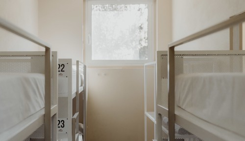 Shared Dormitory, Men only