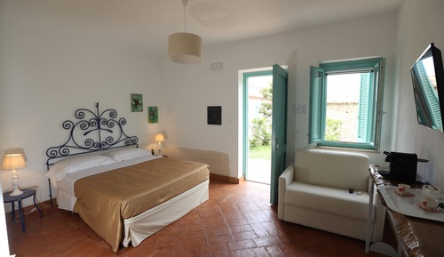 Deluxe Triple Room, Garden View