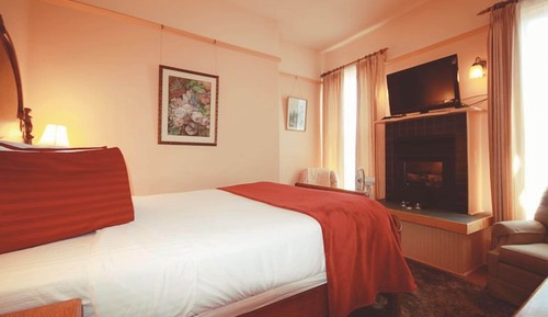 Studio, 1 Queen Bed, Non Smoking (Heritage House 4) No Pets