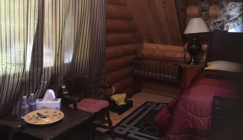 Room, 1 Queen Bed (C)