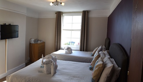 Standard Family Room, Shared Bathroom