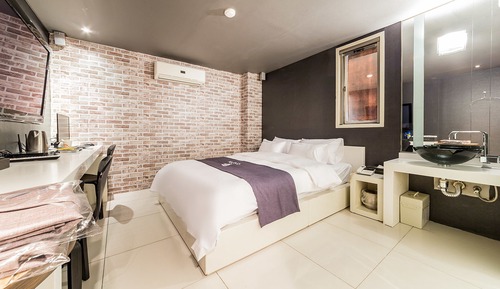 Standard Room (Check-in 6pm on FRI, 9pm on Weekend & Korean Public Holidays)