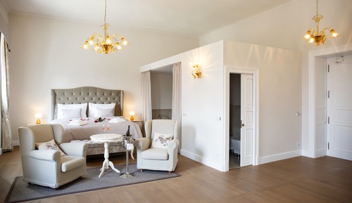 Honeymoon Suite