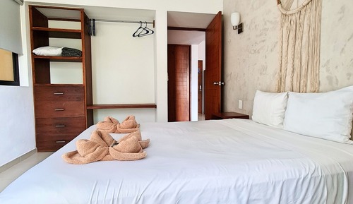 Traditional Apartment, Multiple Beds, Non Smoking