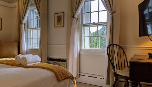 Traditional Room, 1 Queen Bed, Non Smoking, Ground Floor