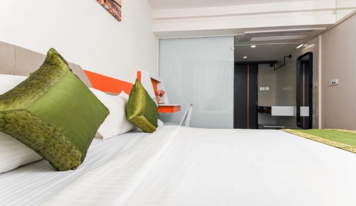 Standard Room, 1 Queen Bed, City View