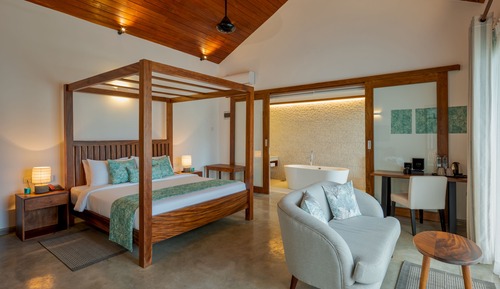 Suite, 1 King Bed, Bathtub, Ocean View