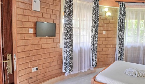 Standard Double Room, 1 Double Bed, Private Bathroom, Garden View