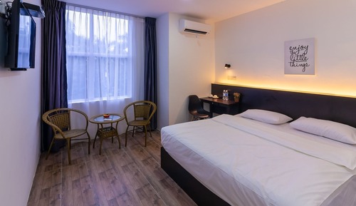 Deluxe King Room