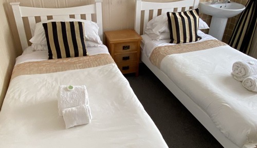 Twin Room, Shared Bathroom (Room 3)