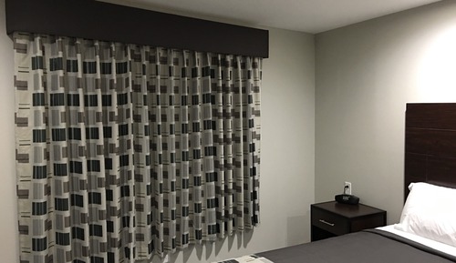 Room, 1 King Bed, Non Smoking, Refrigerator & Microwave