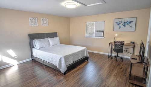 House (1 Bedroom)