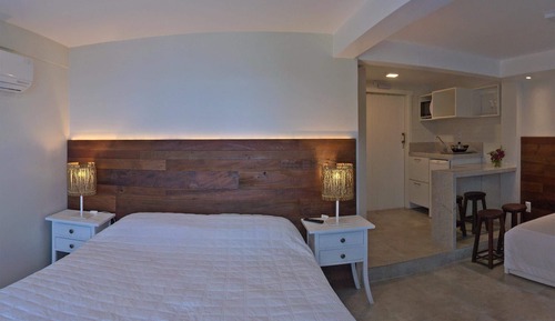 Deluxe Room (2)