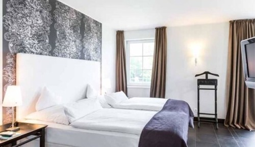 Deluxe Suite, Balcony, Park View