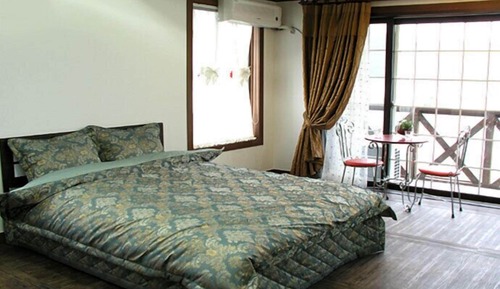 Double Room (Pulbeolraesori)