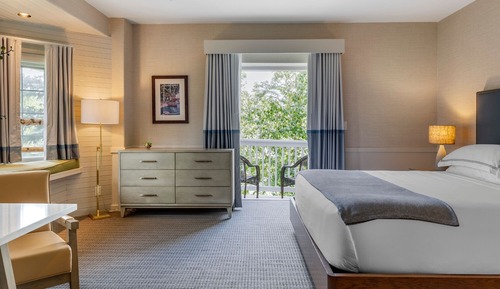 Church Landing Deluxe Lakeview King Suite