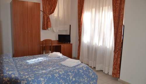 Basic Double or Twin Room, Courtyard View