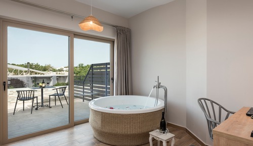 Luxury Room (Private Spa Tub)
