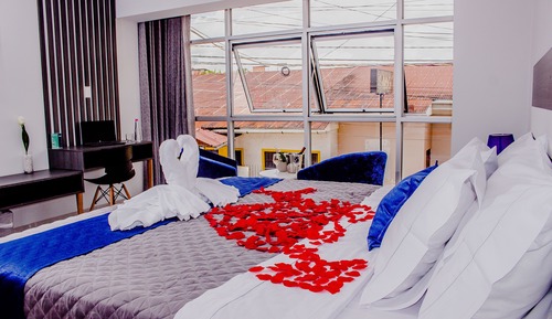 Executive Studio Suite, 1 King Bed, City View