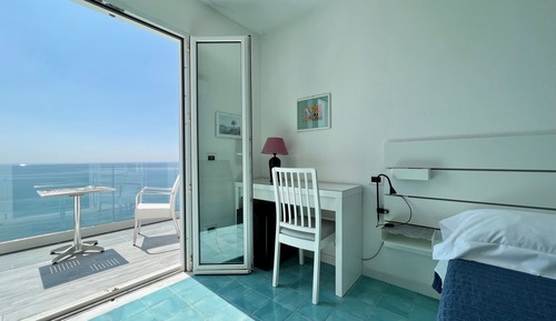 Deluxe Double Room, 1 King Bed, Sea View