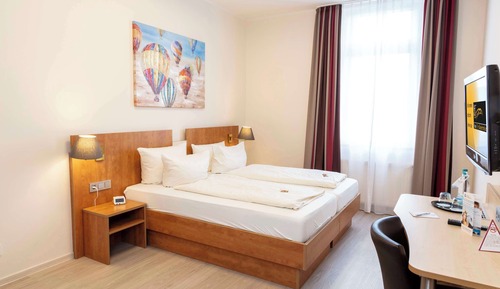 Standard Room, 1 Double Bed, Kitchenette (Converts to 2 Twin Beds)