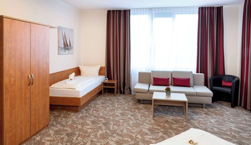 Standard Room, Multiple Beds, Kitchenette (Converts to 2 Twin Beds;with Sofabed)