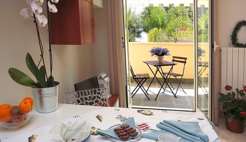 Studio, Sea View