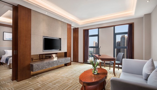 Business Suite, 1 King Bed, Smoking