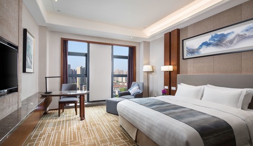 Deluxe Room, 1 King Bed, Smoking