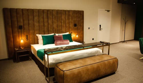 Executive Suite, 1 Queen Bed, City View