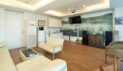 Party Room, Unha