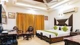 Deluxe Room, 1 King Bed, City View