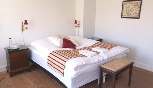 Suite, 1 Bedroom, Shared Bathroom