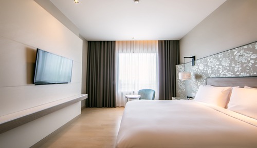 Premium Room, 1 King Bed, Sea View (High Floor)