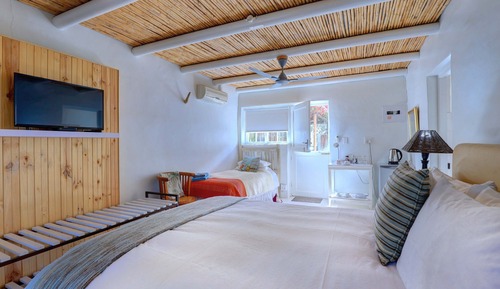 Deluxe Triple Room, Poolside (Deluxe)