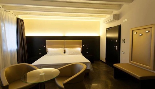 Junior Studio Suite