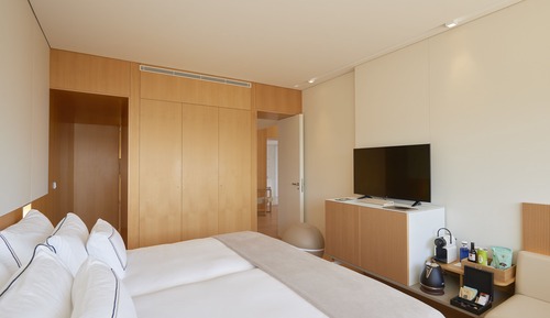 Suite, 2 Bedrooms (The Level 2 adults + 4 children)